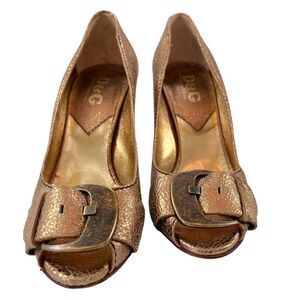 D&G Dolce & Gabbana Metallic Crackled Leather Buckle Pumps